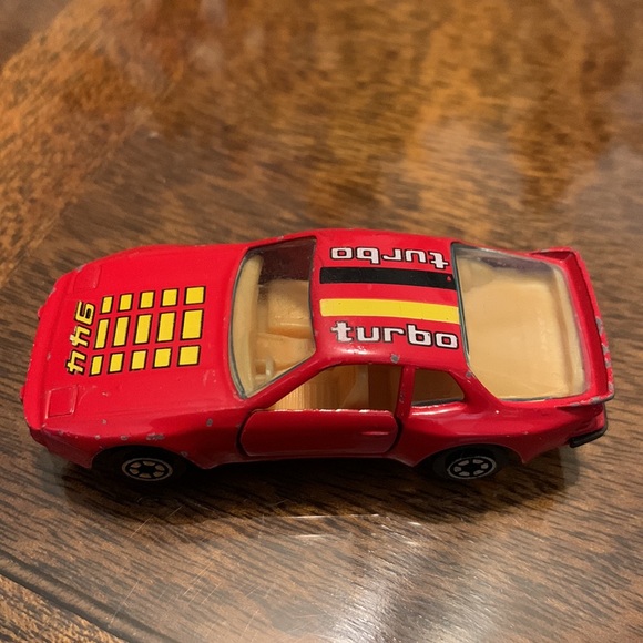 Yatming No. 1089 Red Porsche 944 Turbo 1986 Doors Open Car Metal collectible Toy - Picture 6 of 10